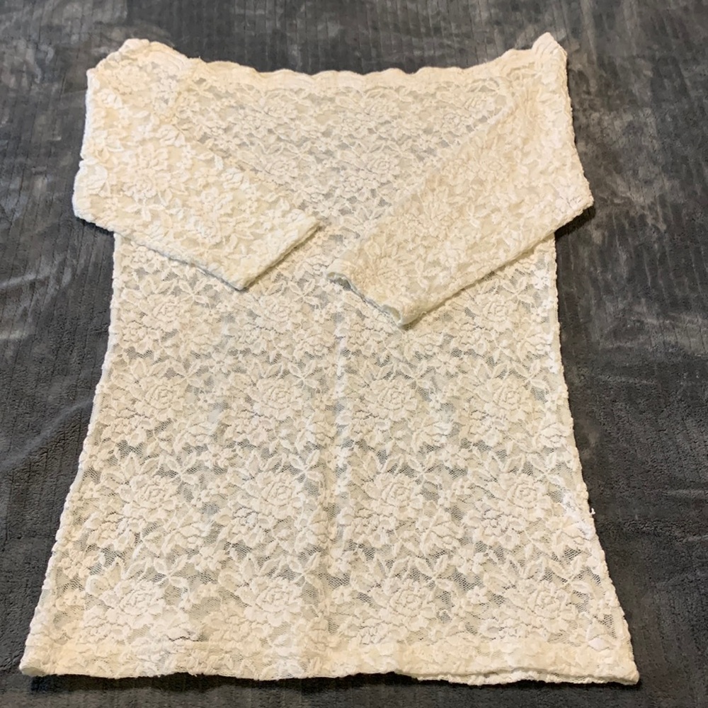 Lace off the should blouse